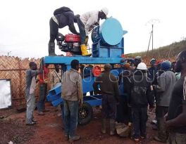 the 1-20tph mobile diesel jaw crushing & screening plant start working in Cameroon